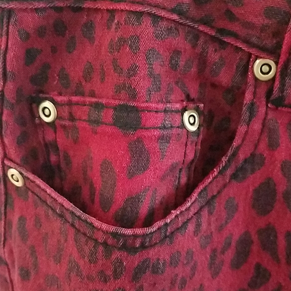 Red Leppard Print Jeans - Picture 7 of 7
